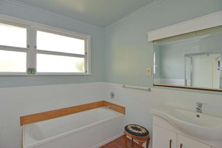 518a West Coast Road Oratia_9