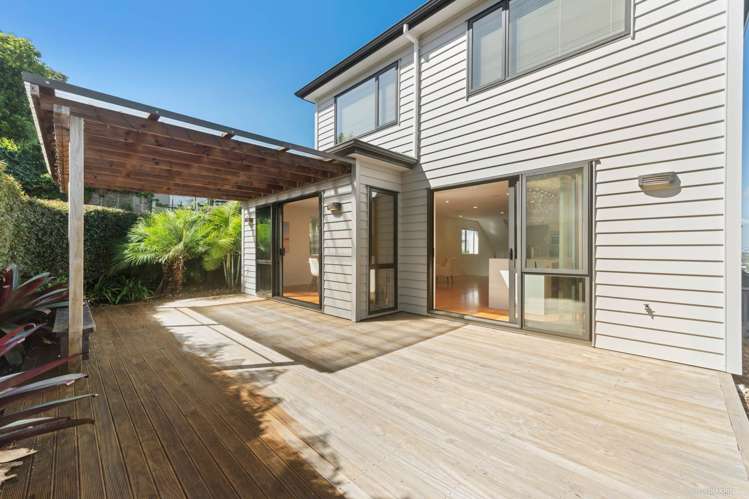 2/11A Parr Terrace Castor Bay_23