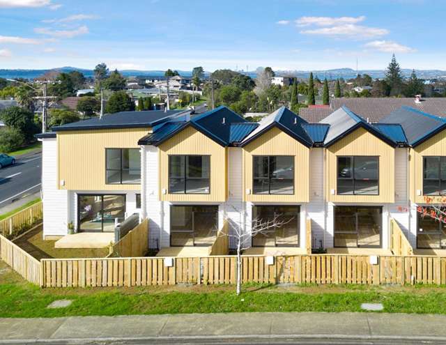 Modern Two-Bedroom Town house in Massey