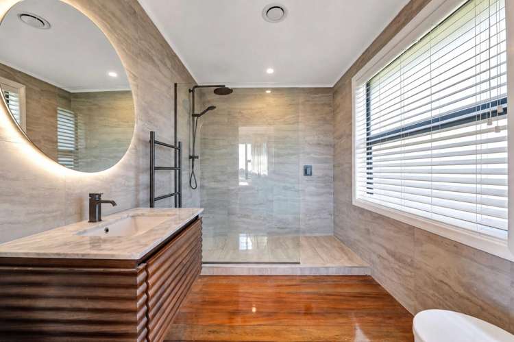 1384 Egmont Road Egmont Village_30