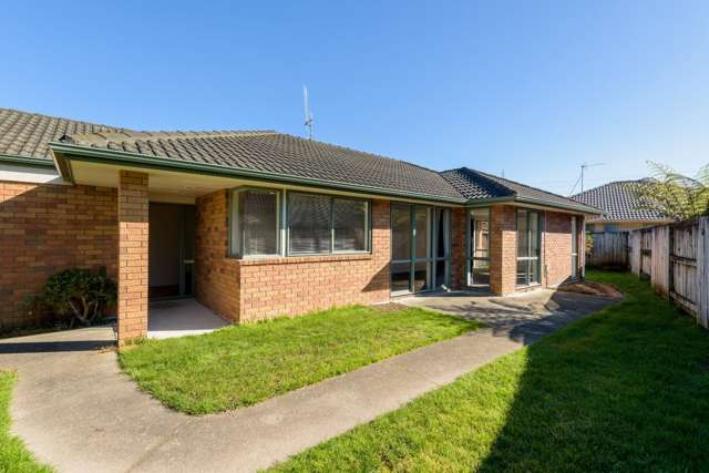 209 Old Farm Road Hamilton East_1