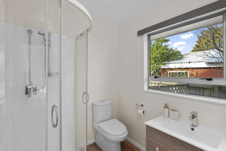 221 Breezes Road Wainoni_10