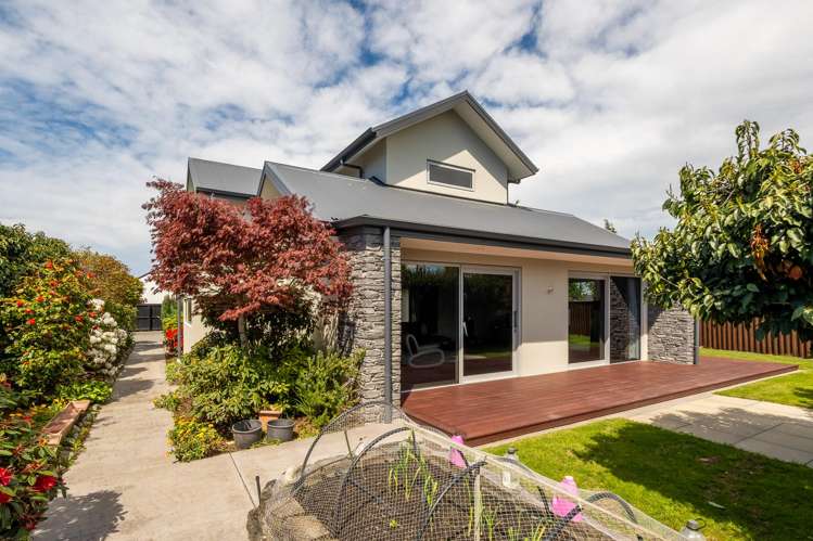8 Waitikiri Square Parklands_17