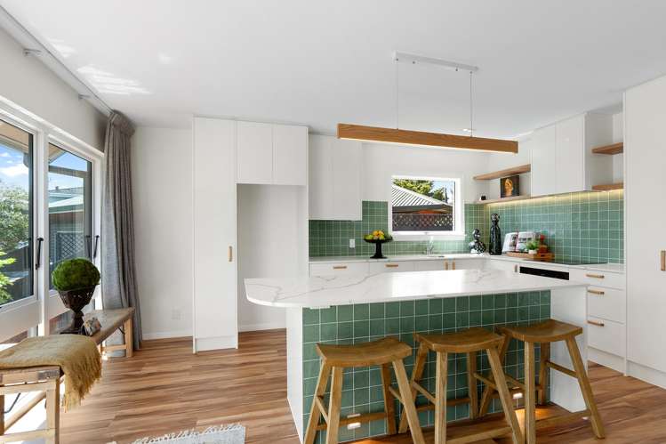 10 Esher Place Saint Martins_5