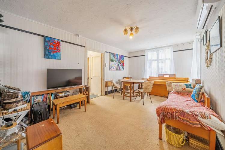 47 Riddlers Crescent Petone_1