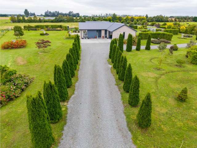 * UNDER OFFER * Space & Opportunity on 2 Hectares