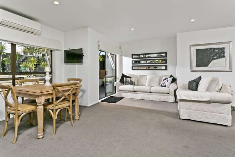 2/7 Seaview Avenue Northcote_9