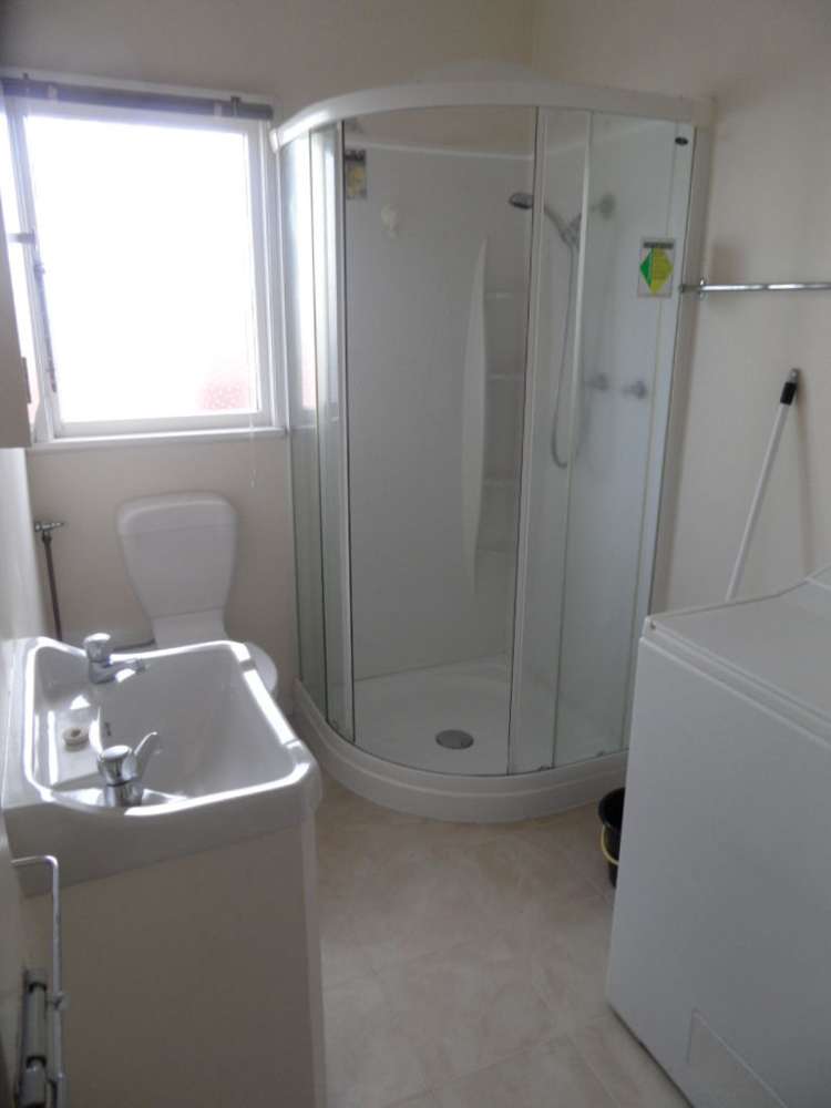 2/11 Cornwall Place Stoke_7