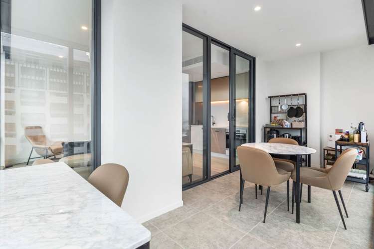 3305/10 Commerce Street City Centre_5