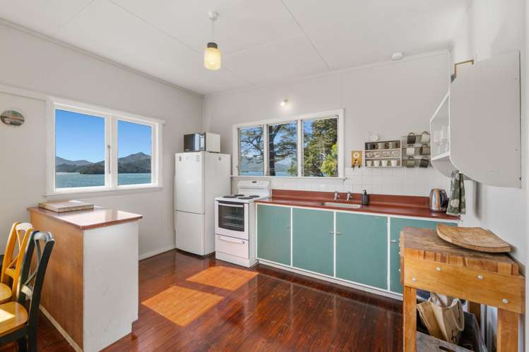 2717 Queen Charlotte Drive Queen Charlotte Sound_5