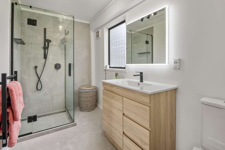 8 Leaming Place Clarks Beach_12