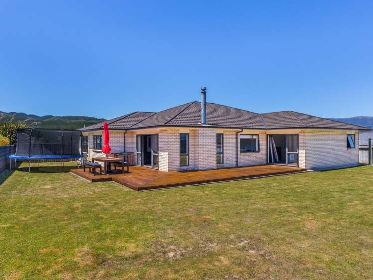 112 Kirton Drive Riverstone Terraces_1