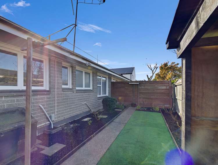 2/7 Curletts Road Sockburn_16