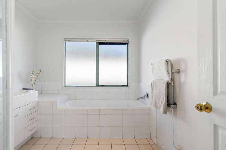 8 Anton Place Takanini_14