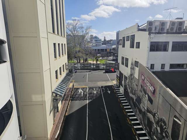 4C30/118 Broadway Newmarket_2