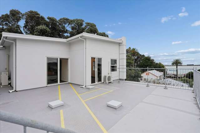 Boutique CBD office + rooftop patio & 7 carparks