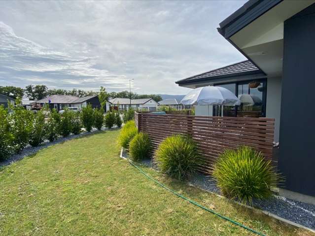 Low Maintenace and Modern Beautiful Property