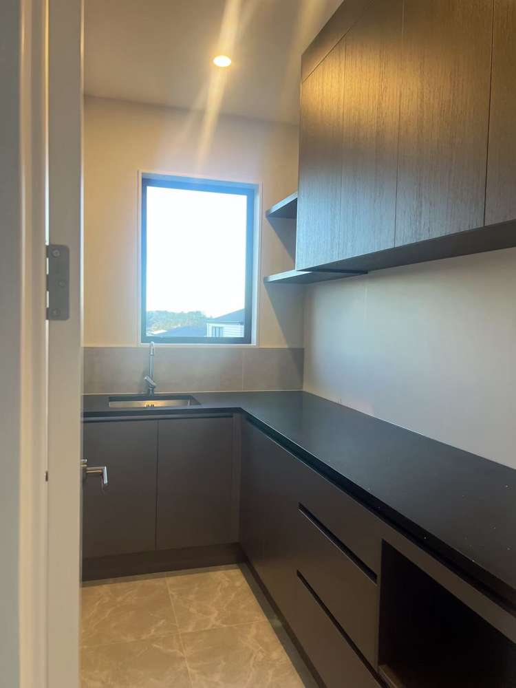 9 Crows Road Swanson_13