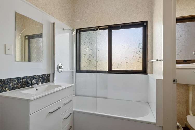 8 Julian Place Westown_24