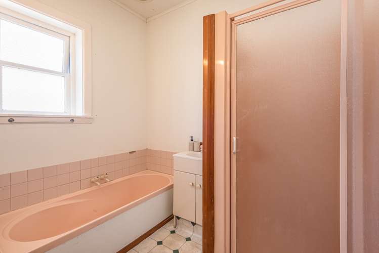 593 Ferry Road Woolston_14