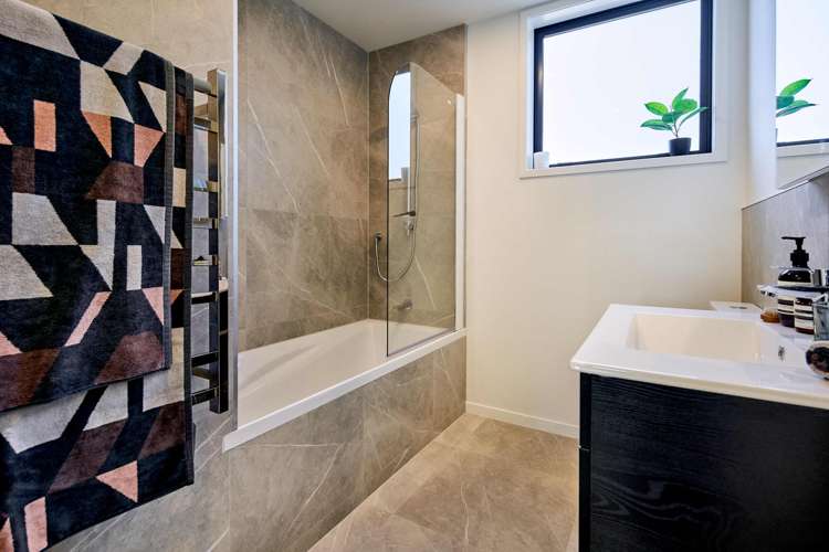 15 Ara Toutouwai Karori_14