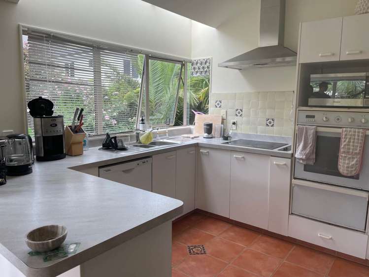 2/32 Seaview Road Castor Bay_4