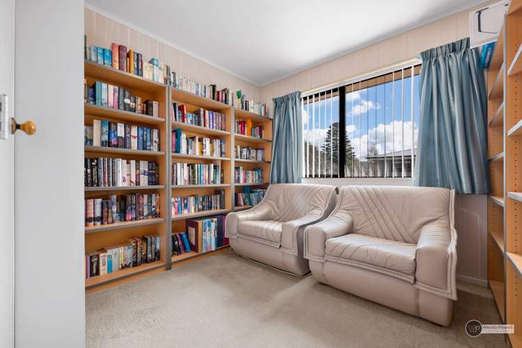 31 Waddington Drive Naenae_12