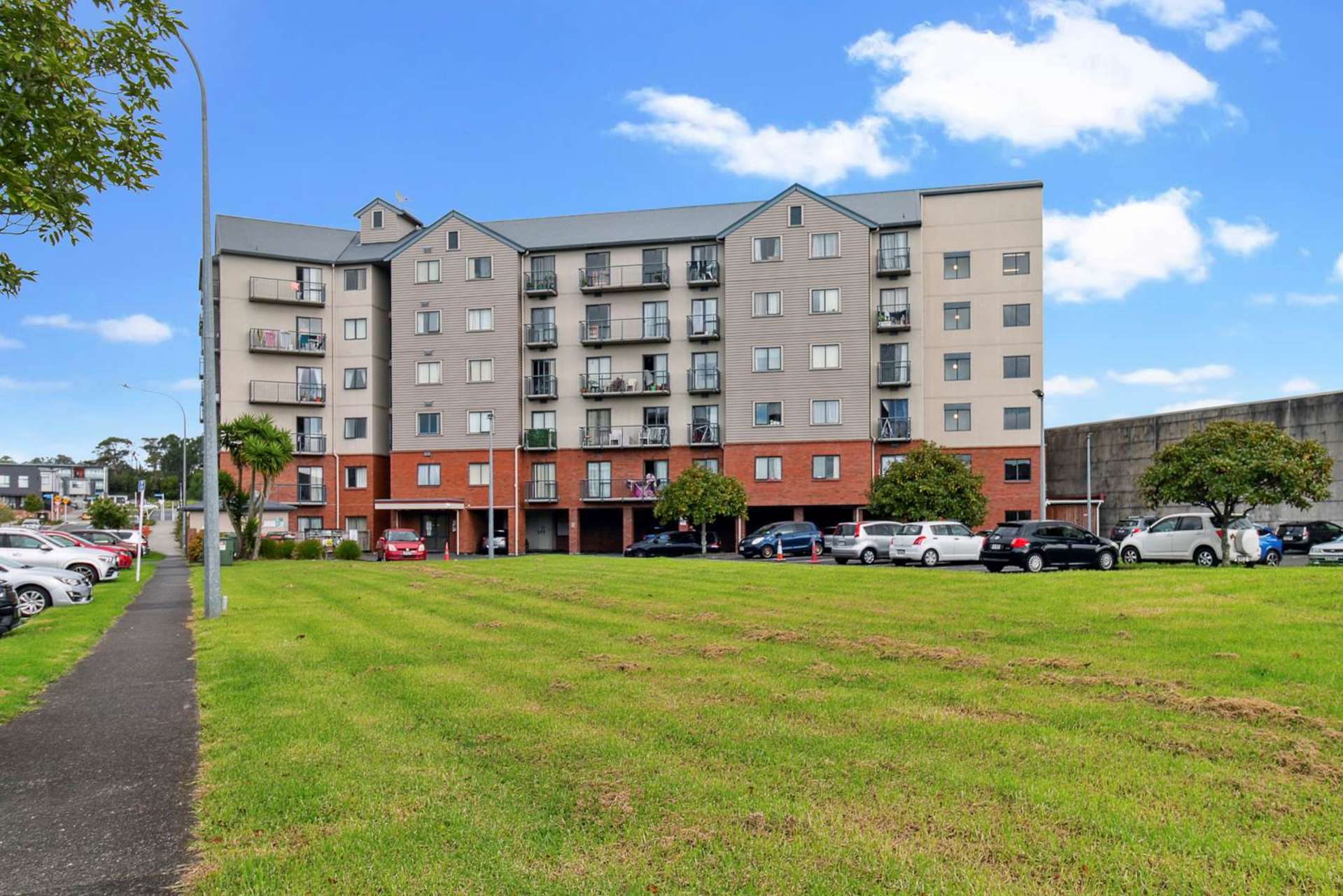 3n/17 Crown Lynn Place New Lynn_0