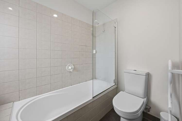 4/46 Takutai Avenue Bucklands Beach_19