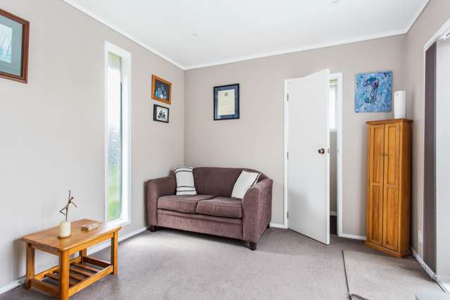 6 Rene Place Sunnyhills_4