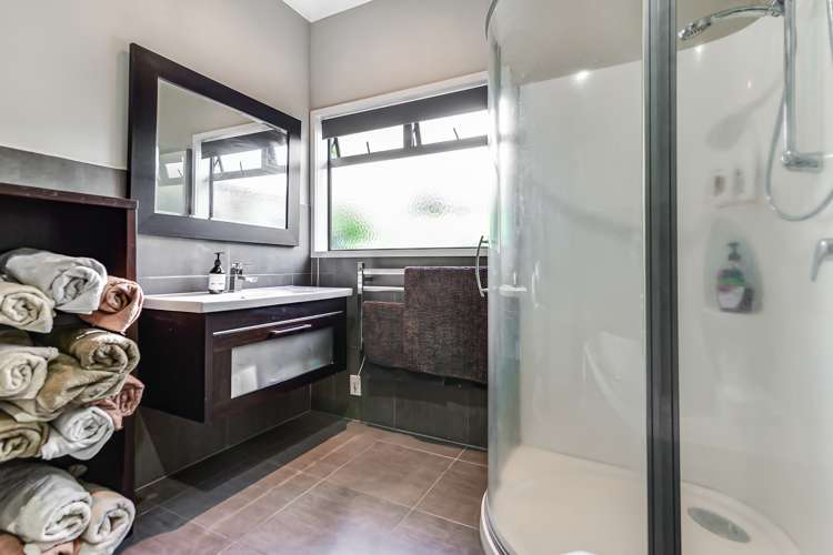 1 Saxbys Road Glenview_7