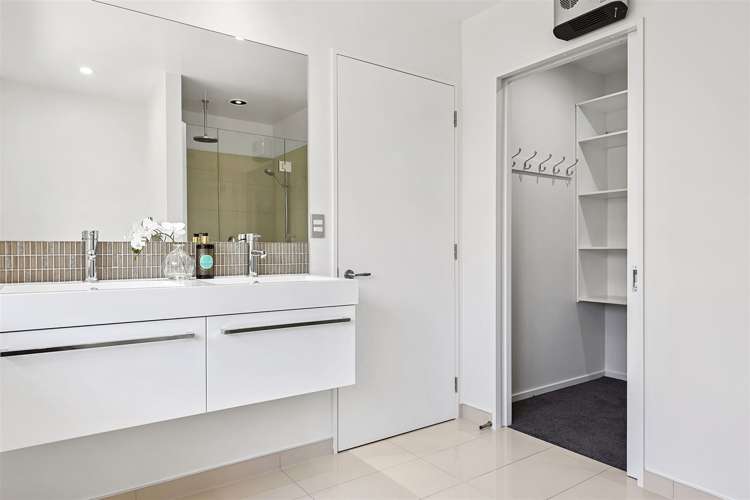 10 Lakebridge Place Parklands_5