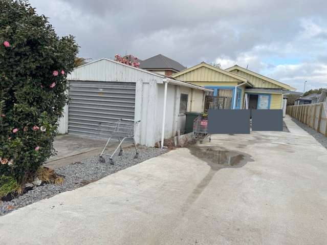 Close to Westfield mall & within good school zones