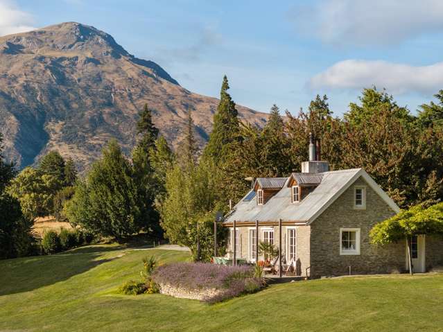 Marshall Cottage, Lake Hayes