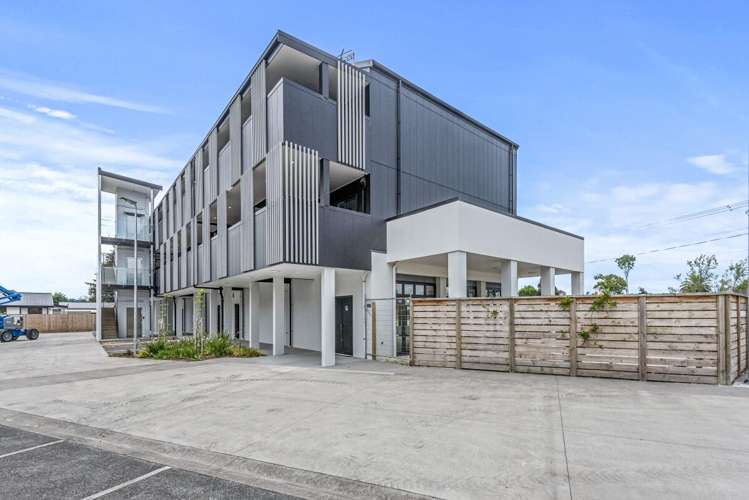 4/1064-1068 Coatesville Riverhead Highway Riverhead_3