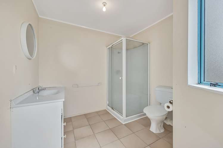 9 Hurstbourn Priors Goodwood Heights_21