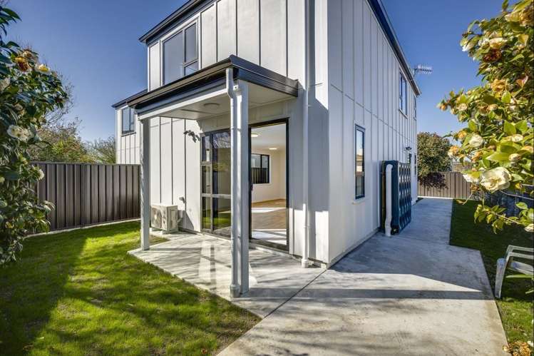 1204A Norfolk Crescent Mayfair_10