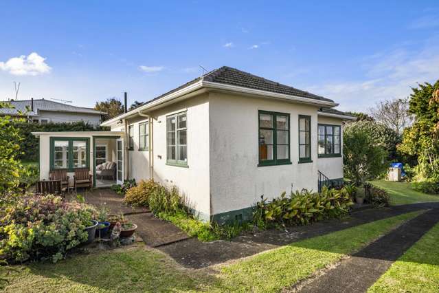 Quintessential Quarter Acre Kiwi Dream!