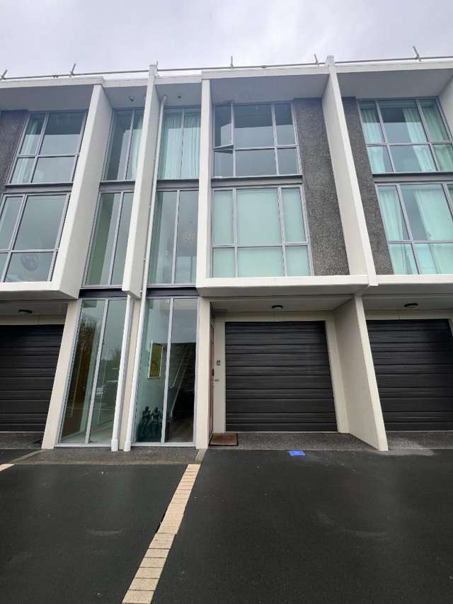 Fully furnished, lock and leave property