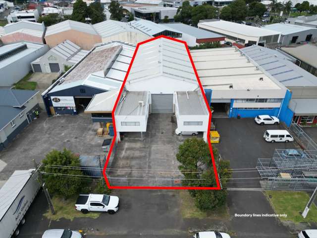 FREESTANDING INDUSTRIAL WITH GANTRY AND YARD