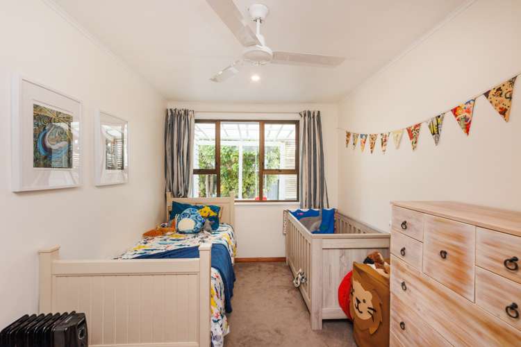 11 Montrose Place Takaro_13