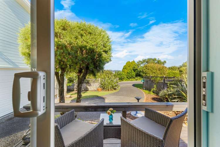 11 Russell Heights Russell_15