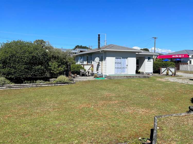 402 Main South Road Paroa_23