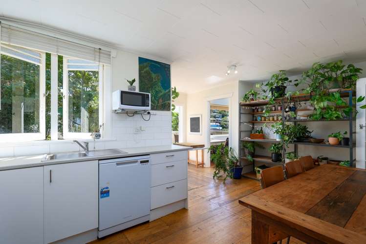 65 Montreal Road Toi Toi_11