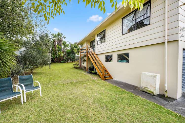 2/109 Athena Drive Totara Vale_11