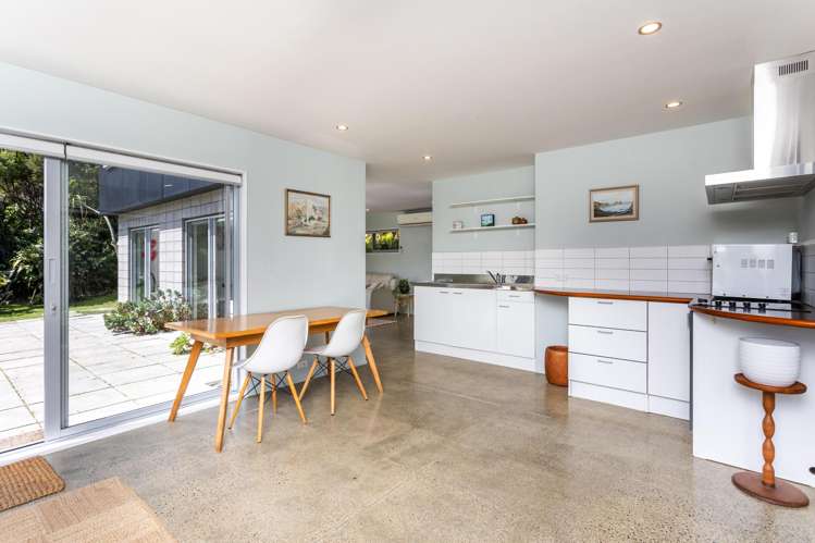 296 Piha Road Piha_18