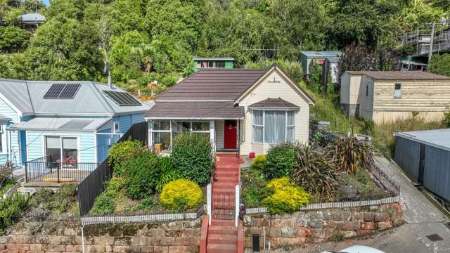 Harbour View Bungalow with Heart & History