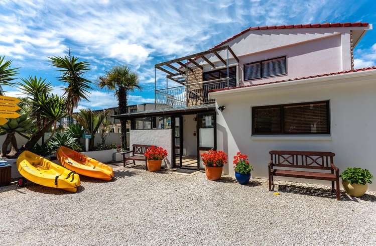 10/25 The Strand Onetangi_15