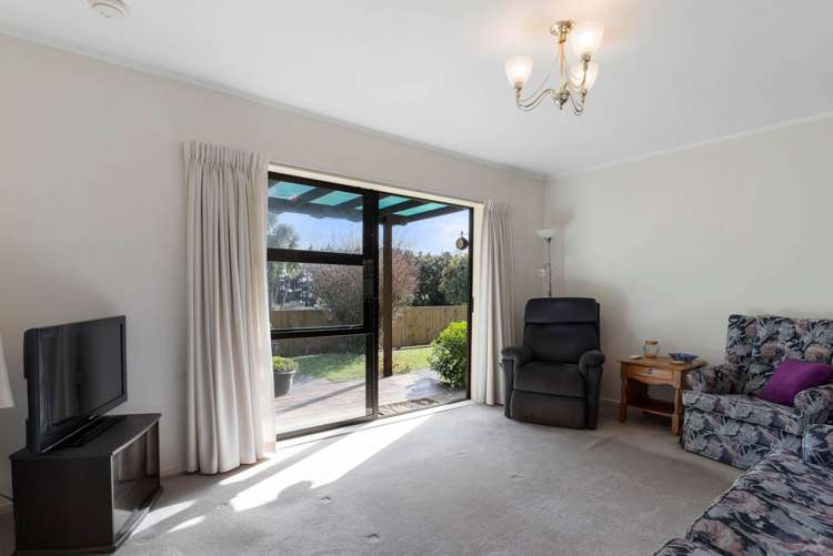 2/65 Sturges Road Henderson_13