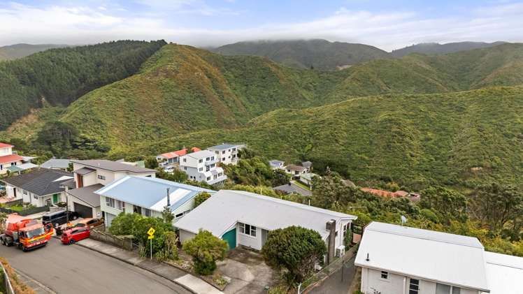 4 Camrose Grove Kingston_13